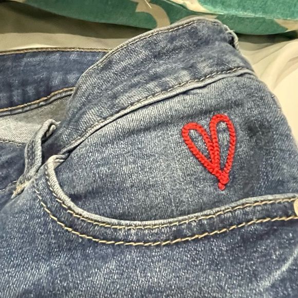 Delina Distressed‎ Embroidered Skinny Jean - Picture 14 of 16